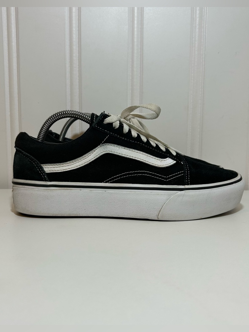 Vans old skool platform Black and White Low-Top Skate Sneaker - Classic Stripe